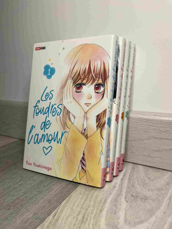 Pour Nene Koizumi, les histoires d'amour semblent réservées aux autres. Elle mène en effet une vie banale de lycéenne où chaque seconde paraît déjà