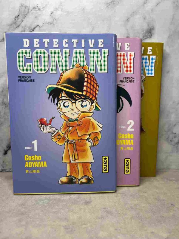 Les bases du manga sont posées: Conan habite chez Ran et il se sert de Kogoro pour résoudre ses enquêtes incognito. Ses gadgets lui donnent un côté