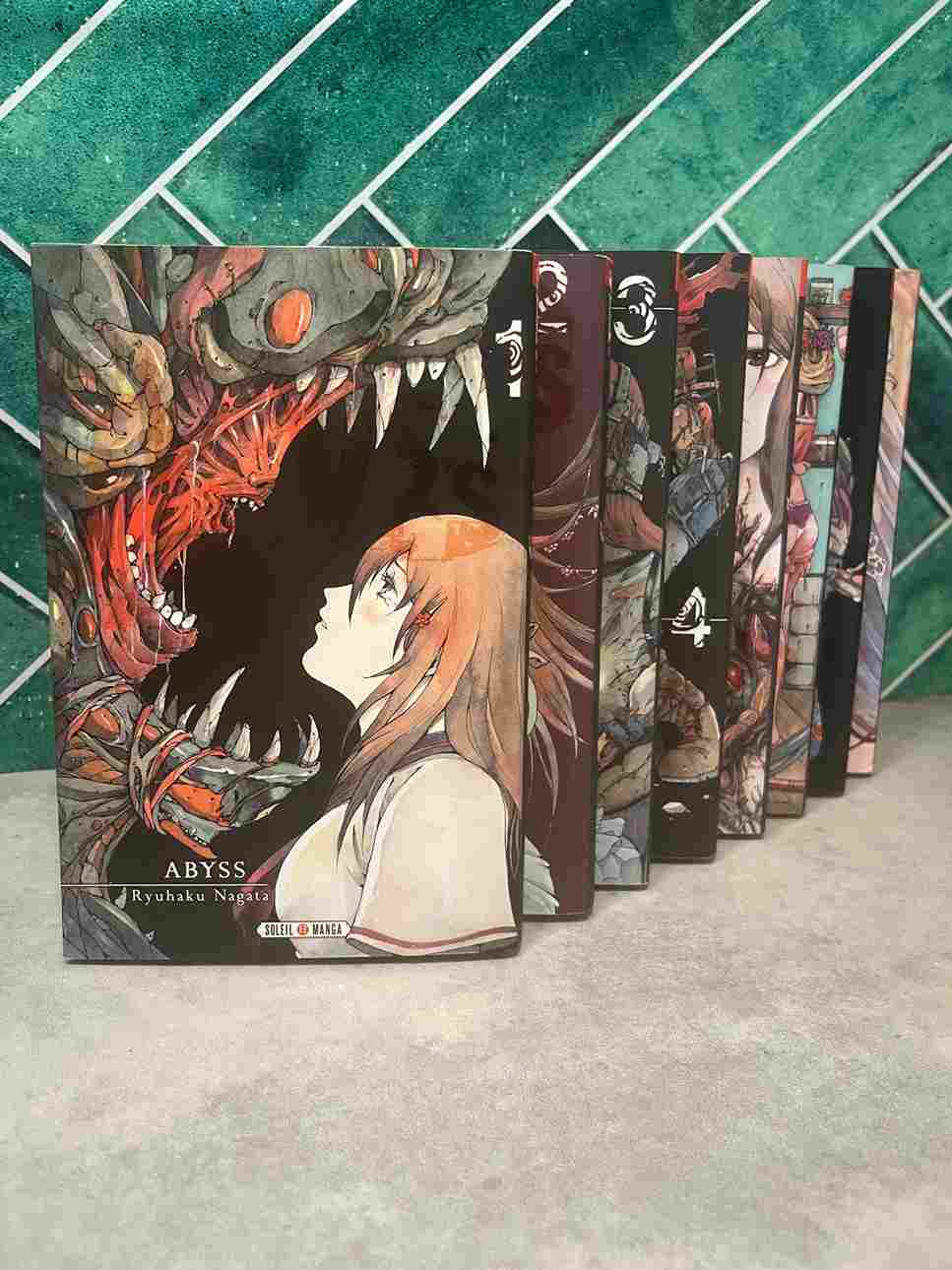 Un groupe d'individus se réveille dans un étrange souterrain avec très peu de souvenirs de leur ancienne vie. Dans leur main, un interrupteur appelé