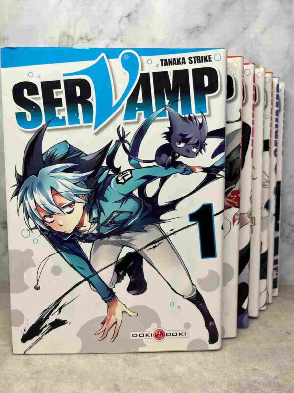 Shirota Mahiru, jeune lycéen, recueille un jour un chat noir sans se douter qu'il s'agit en réalité d'un "servamp", un vampire servant, lequel se révèle