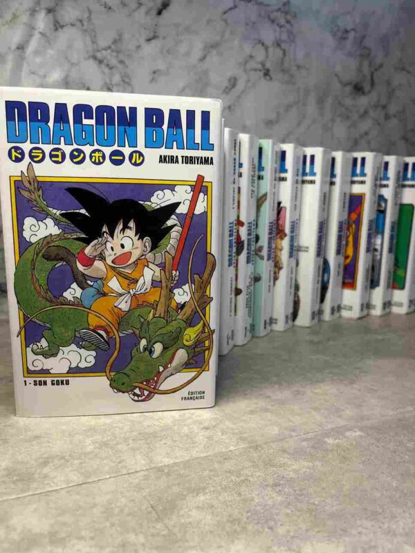 Les dragon balls sont des boules de cristal magiques. Celui qui les réunit invoque un dragon qui réalisera ses voeux. Sangoku, Dendé, Végéta