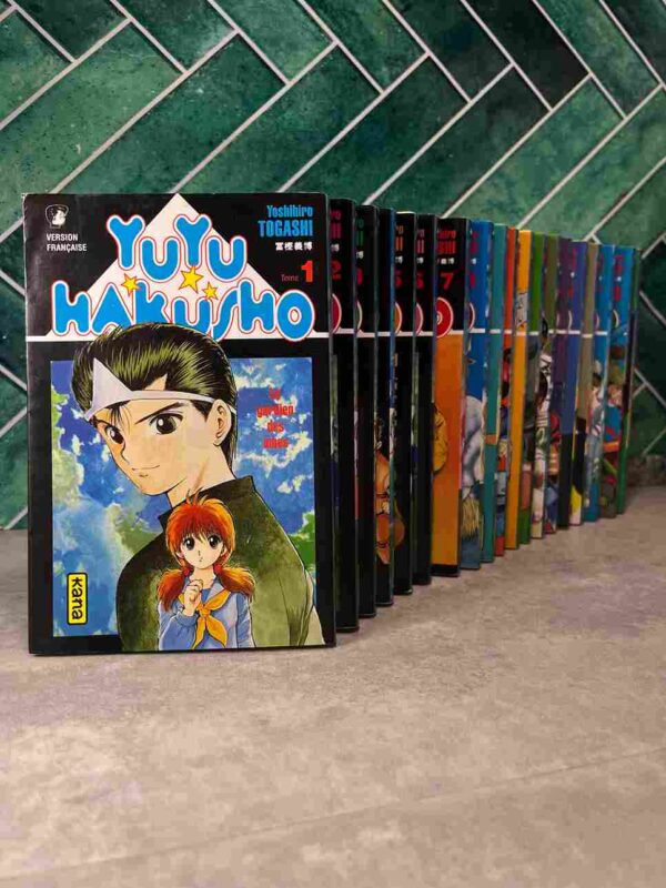 Le turbulent et bagarreur élève qu'est Yûsuke Urameshi meurt accidentellement en voulant sauver un petit garçon. Parce qu'il n'était pas prévu qu'il