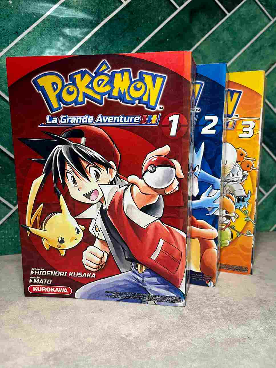 Rouge est un jeune garçon plein d'ambition et de fougue. Sa plus grande fierté est d'être considéré comme le meilleur Dresseur de Pokémon des environs