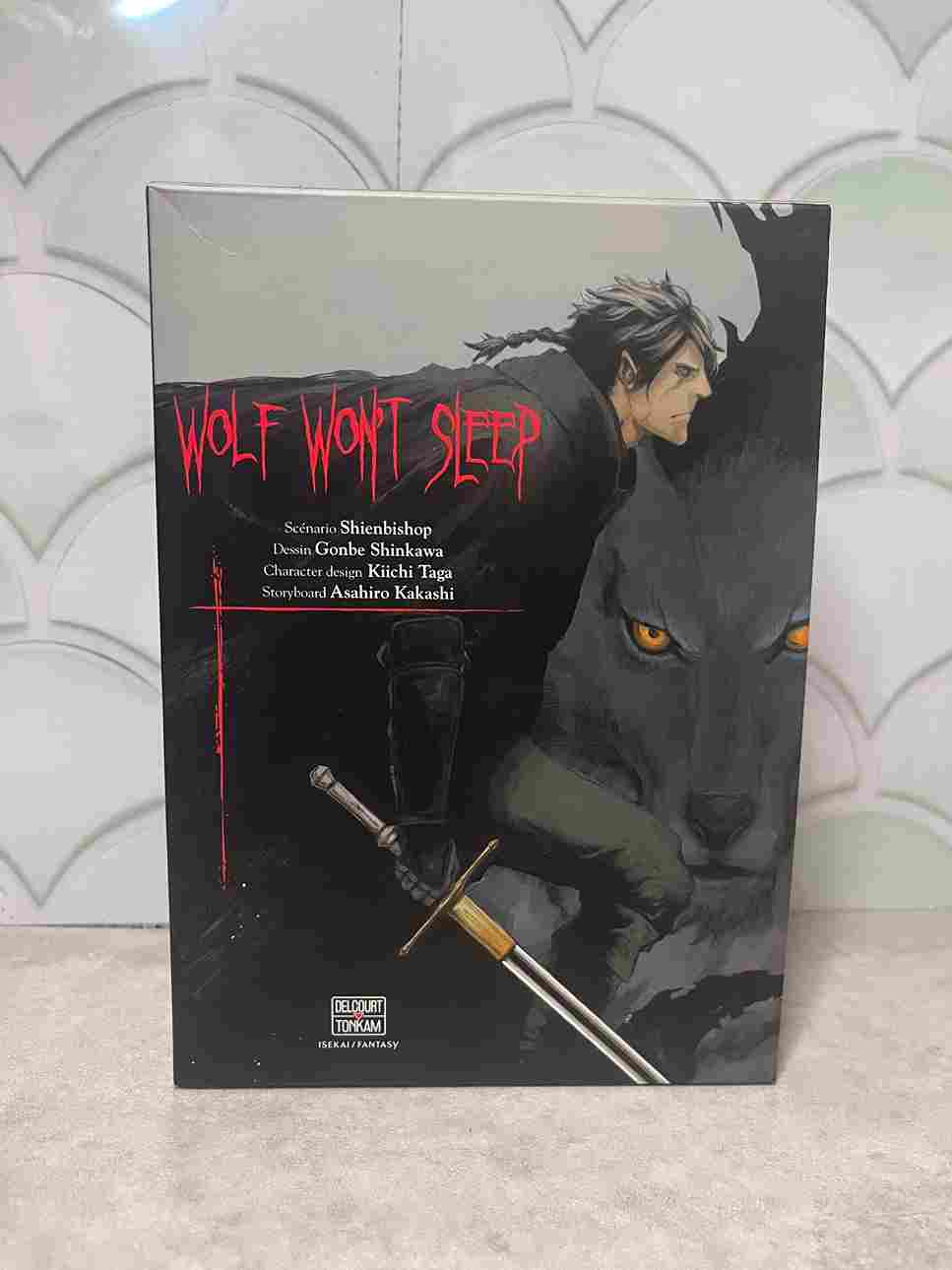 Dans un monde rempli de labyrinthes mystérieux, on raconte que des trous noirs vers d'autres mondes peuvent s'ouvrir et que ceux ayant survécu à