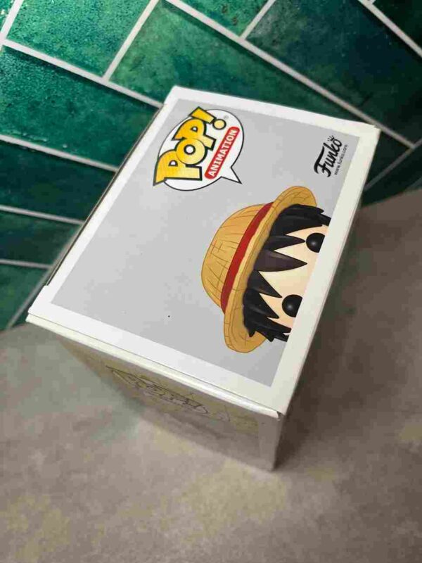 Funko Pop :   98  One Piece  /  Monkey . D . Luffy