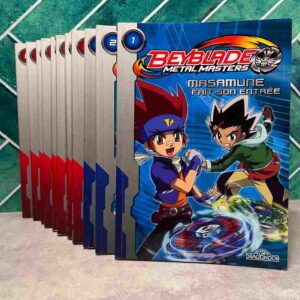 Le quotidien de Gingka est bousculé par une grande nouvelle: le championnat du monde de Beyblade va commencer ! Gingka, Benkei, Kenta, Tsubasa, Yu et tant