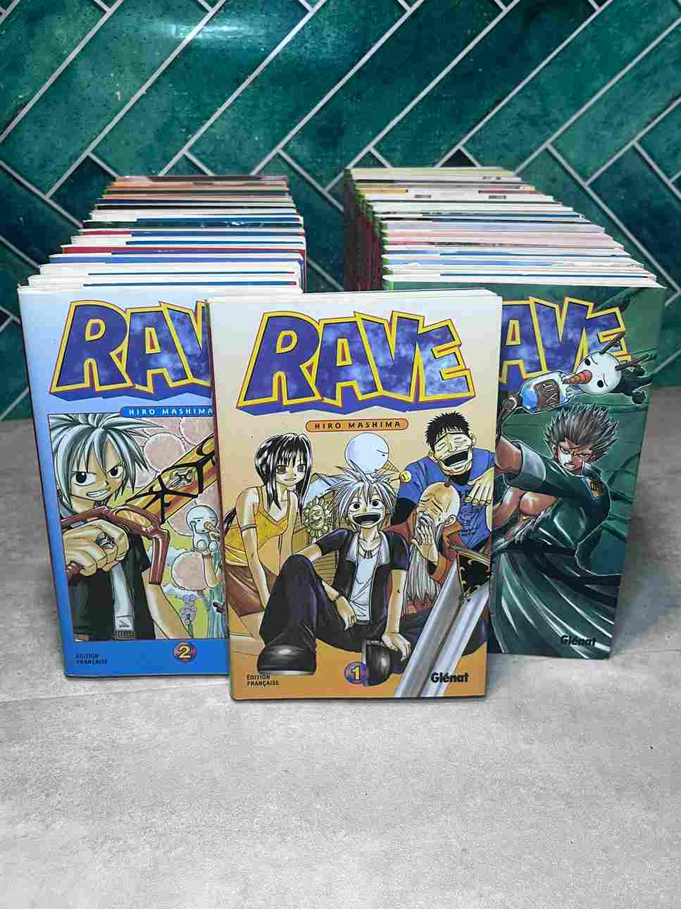 Dark Bring, une pierre sacrée magique et maléfique, se réveille après un sommeil de 50 ans, et tombe entre les mains d'une organisation qui cherche