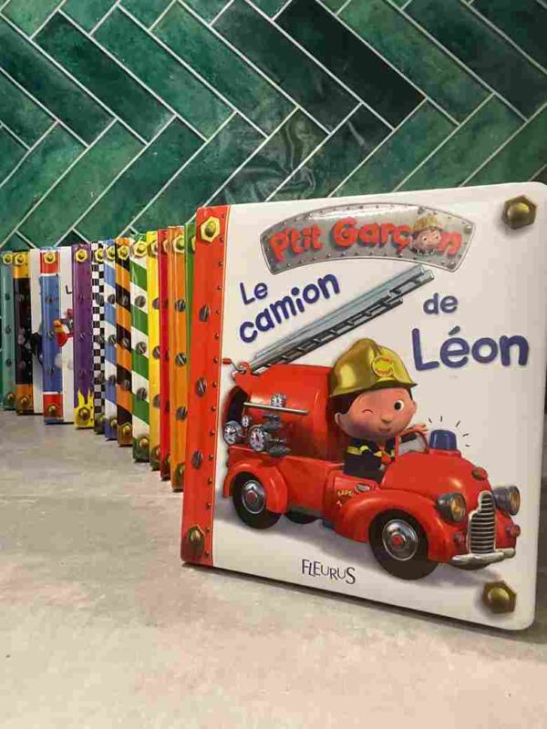 Informations techniques - livre avec des pages en carton, couverture avec de la mousse. edition Fleurus - ptit vehicules - petit garcon
