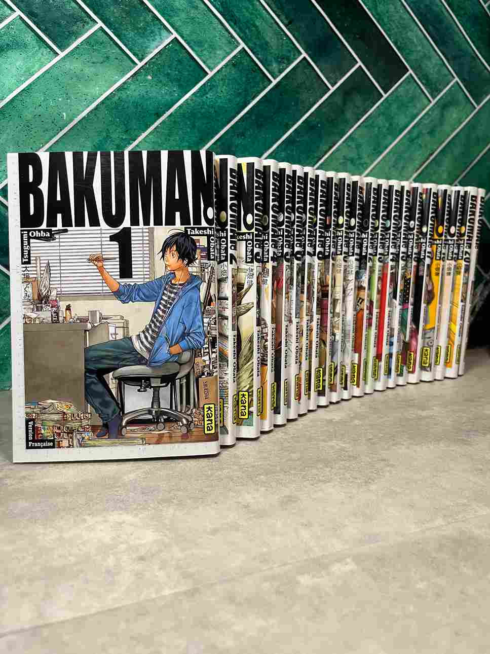 Moritaka Mashiro possède un don évident pour le dessin. Il est secrètement amoureux de Miho Moritaka , le meilleur élève de sa classe ......