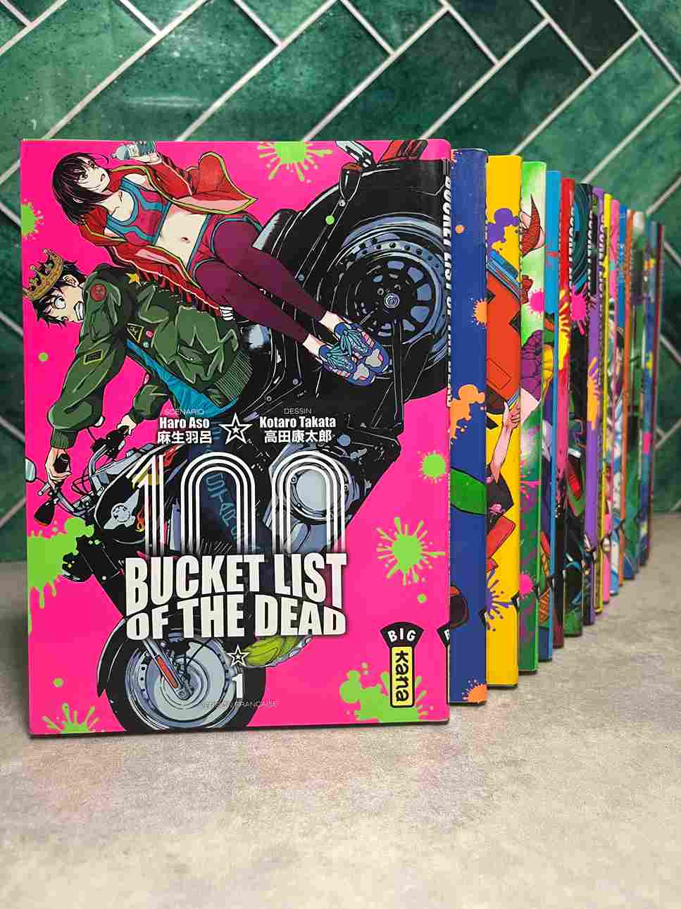 Depuis 3 ans Akira travaille pour une société dans des conditions abominables : centaines d'heures sup' par mois, l'impossibilité de rentrer chez soi tous