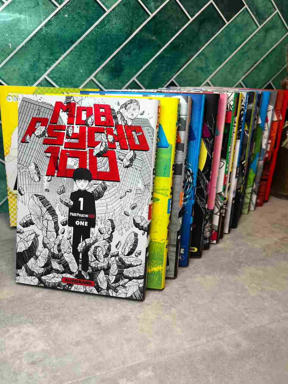 Collégien aspirant à une adolescence sans histoire, le jeune Shigeo Kageyama, surnommé Mob, possède des pouvoirs psychiques, autrement dit , des super ..