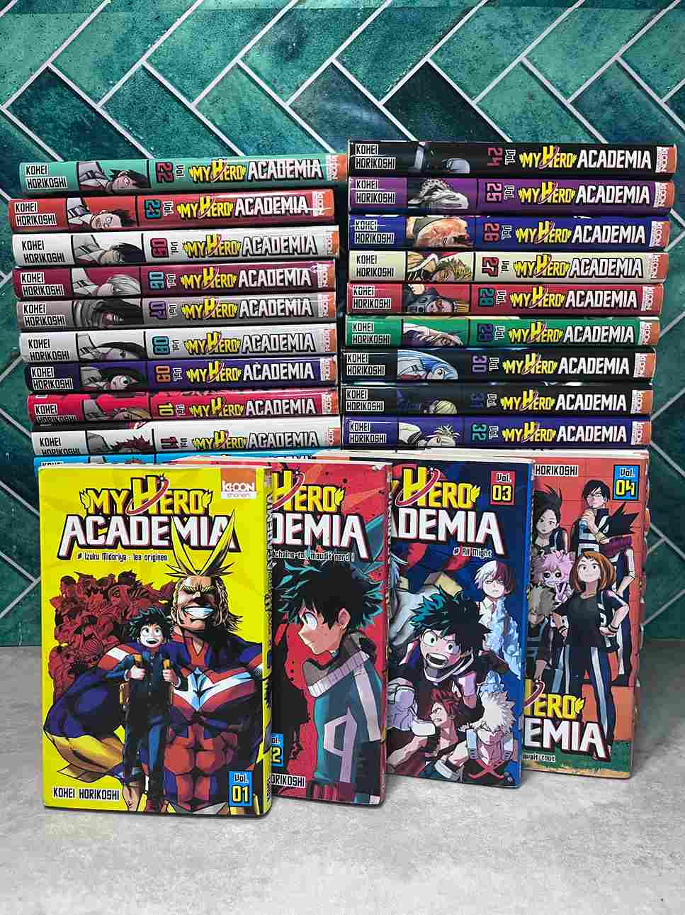 Dans un monde où 80 % de la population possède un super-pouvoir appelé alter, les héros font partie de la vie quotidienne. Et les super-vilains aussi