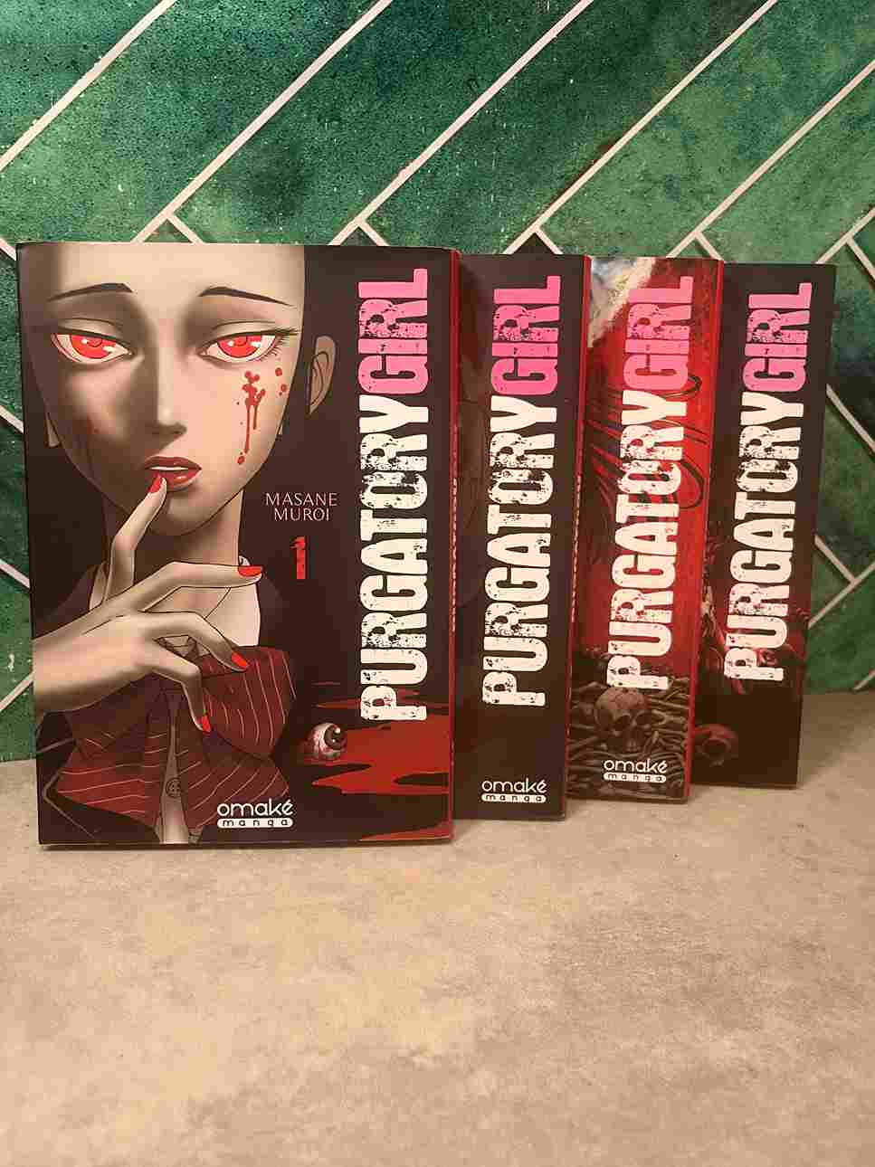 Un lycée tranquille en apparence, une amitié récente mais forte entre deux amies et une série de meurtres aussi épouvantables que sanglants