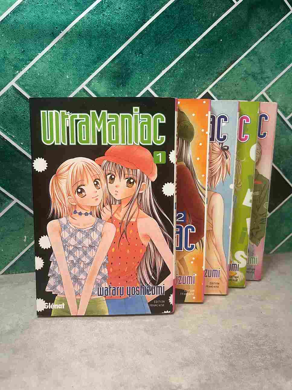 Ayu Tateishi est une collégienne sans histoire, qui ne croit pas à la magie ni aux sortilèges. Elle a pour réputation d'être cool, et est très réputée