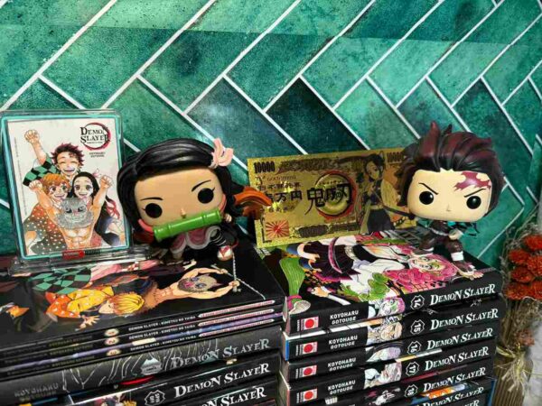 Demon Slayer  : Collection Complète - 25 Tomes ( 4 coffrets collectors+ goodies )