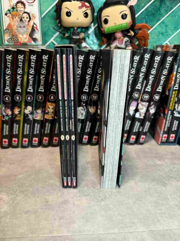 Demon Slayer  : Collection Complète - 25 Tomes ( 4 coffrets collectors+ goodies )