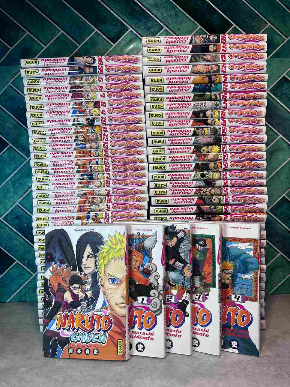 Naruto est un garçon un peu spécial. Il est toujours tout seul et son caractère fougueux ne l'aide pas vraiment à se faire apprécier dans son village