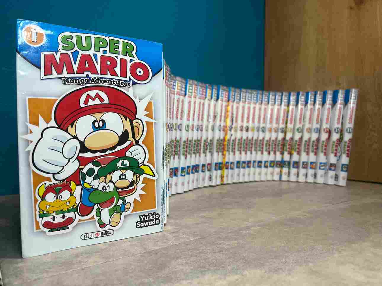 Mario et Luigi déboulent en manga, accompagnés par leurs plus fidèles compagnons ! Librement inspiré de la célèbre série de jeux vendus à plusieurs