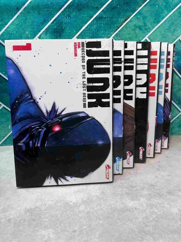 Hiro, un jeune lycéen devenu hikikomori suite à une humiliation subite à son école, ne sort plus de sa chambre depuis un bon moment. Il ignore d'ailleurs