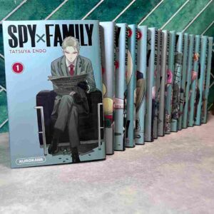 Twilight, le plus grand espion du monde, doit pour sa nouvelle mission créer une famille de toutes pièces afin de pouvoir s'introduire dans la plus