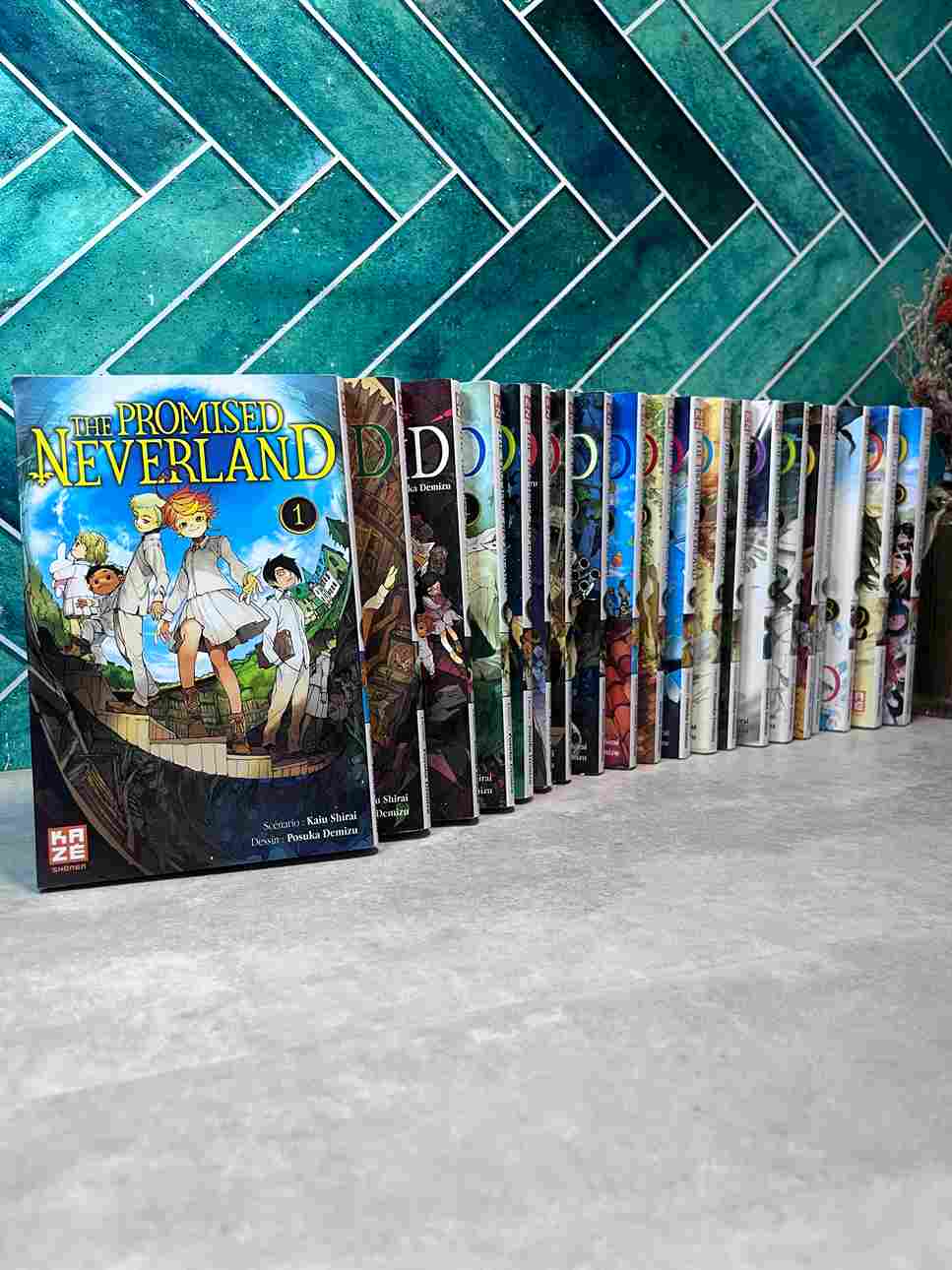 Emma, Norman et Ray coulent des jours heureux à l'orphelinat Grace Field House. . Mais tout bascule le soir où ils découvrent l'abominable réalité ..