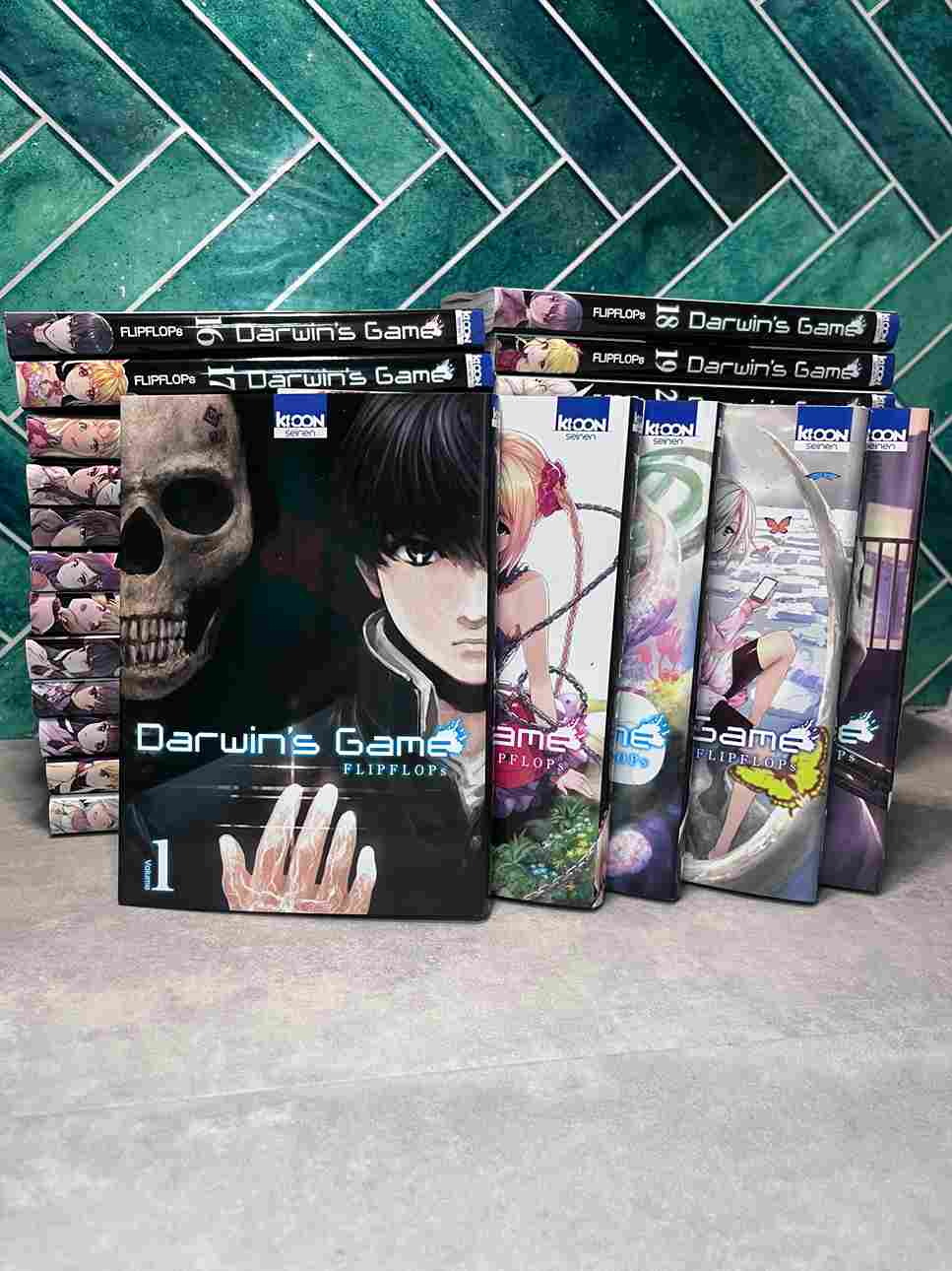 La vie de Kaname Sudo bascule le jour où ces quelques mots a priori inoffensifs s'affichent sur son portable. Il a le malheur d'accepter l'invitation.