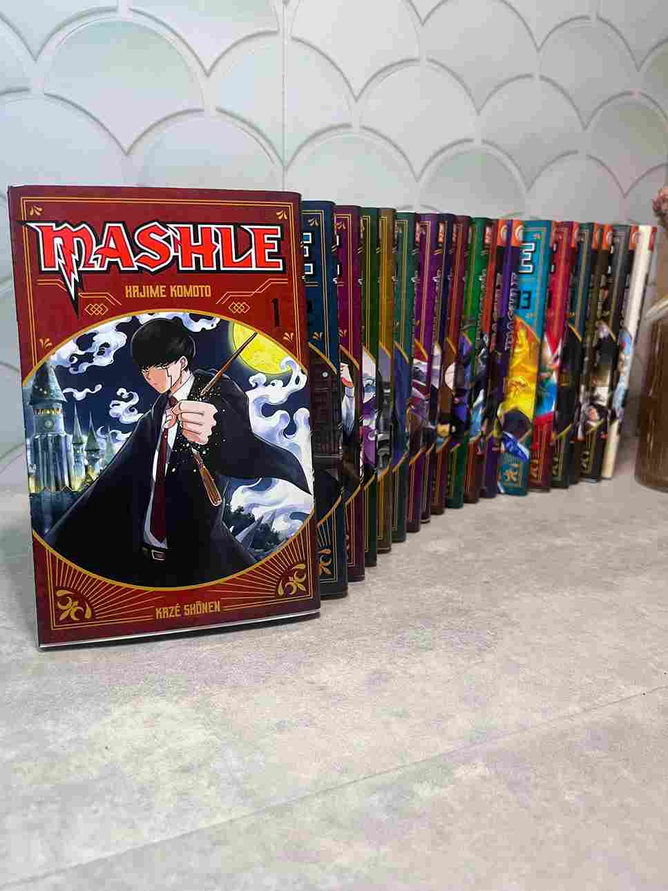 Dans une société où la magie fait partie intégrante et définit jusqu'au rang social, les personnes sans pouvoir n'ont pas leur place. C'est le cas de notre