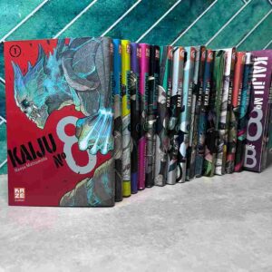 Enfant, Kafka Hibino rêvait d'intégrer les Forces de Défense pour combattre ces terribles ennemis, mais après de nombreux échecs à l'examen d'entrée