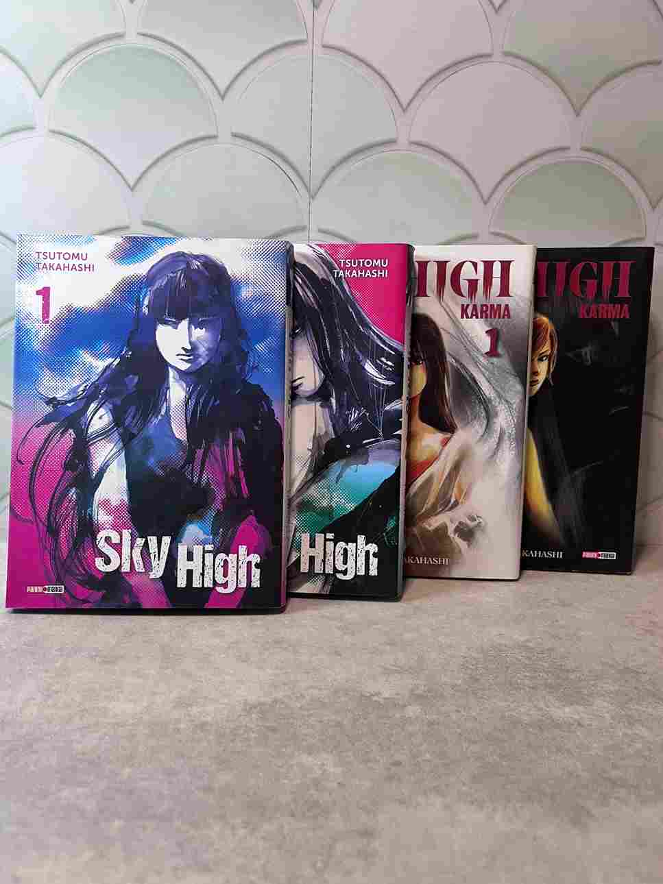 Noriko, une jeune femme enceinte, est assassinée. Elle se présente devant Izuko, la "gardienne des portes", qui guide les âmes des morts