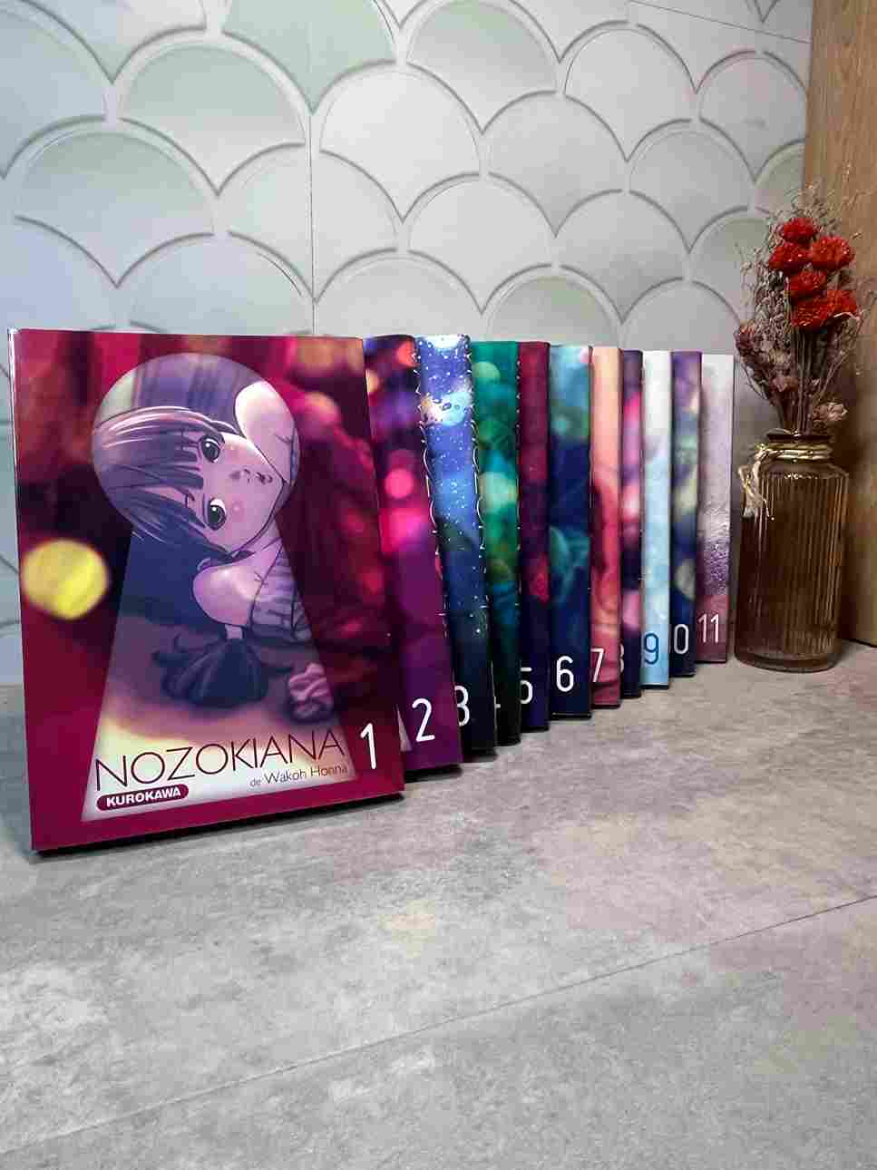 Etudiant fraîchement arrivé à Tokyo, Tatsuhiko Kido découvre un trou dans le mur de son studio. Ayant glissé un oeil, il tombe sur l'intimité de sa