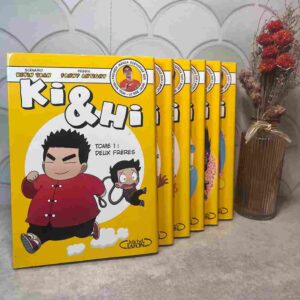 Résumé :Ki et Hi sont deux frères aux moeurs loufoques. Le premier est gros, feignant et dominateur, alors que le second est petit, maigrichon et fourbe.