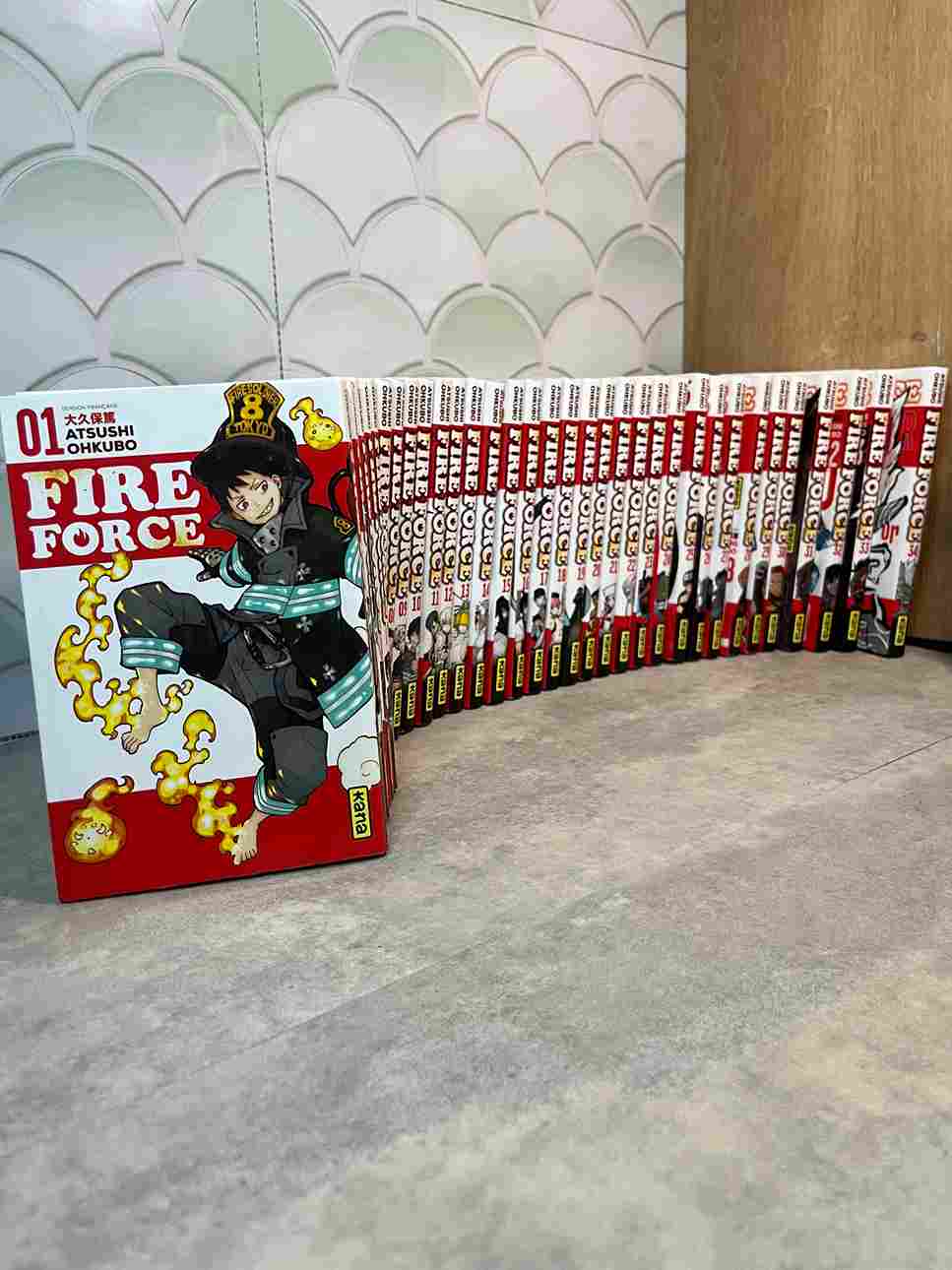L'humanité est terrifiée par le phénomène de combustion humaine. Des brigades spéciales Fire Force ont donc été mises en place avec pour mission .....