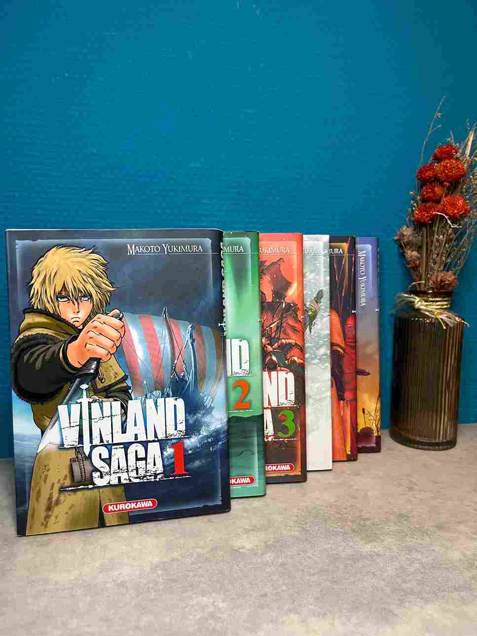 Depuis qu'Askeladd, un chef de guerre fourbe et sans honneur, a tué son père lorsqu'il était enfant, Thorfinn le suit partout dans le but de se venger.