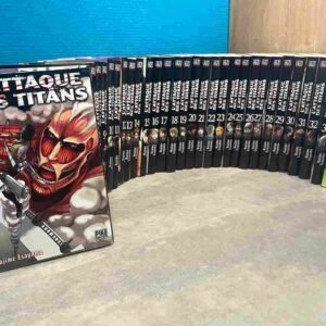 Dans un monde ravagé par des titans mangeurs d'homme , les rares survivants de l'Humanité n'ont d'autre choix pour survivre que de se barricader ....