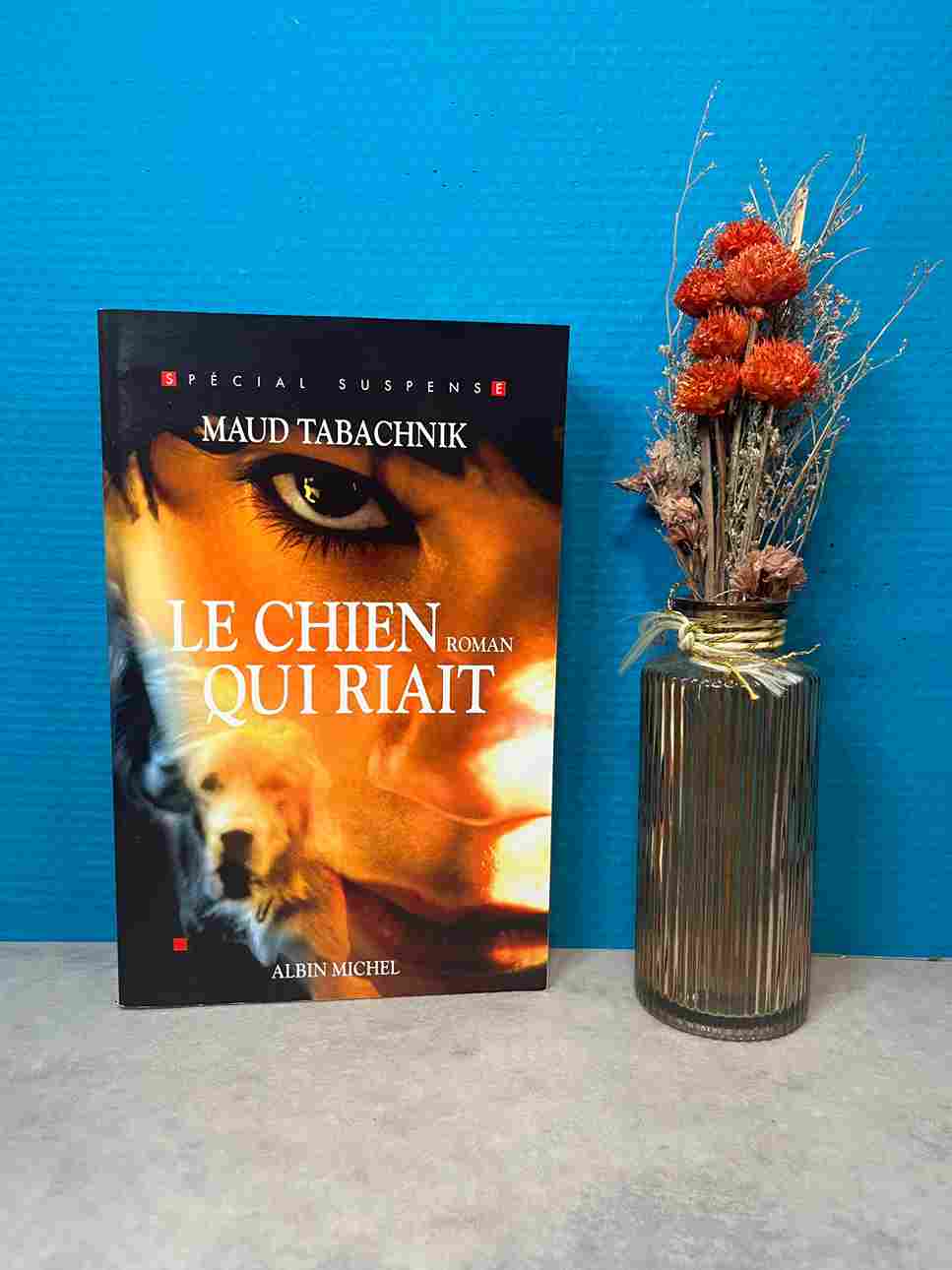 Trois destins ordinaires d'ados basculent dans la haine, le crime, et la violence. Leur route va croiser celle de Stark, un flic cassé par la vie que ce